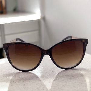 Tortoise Frame Sunglasses With Golden Arms